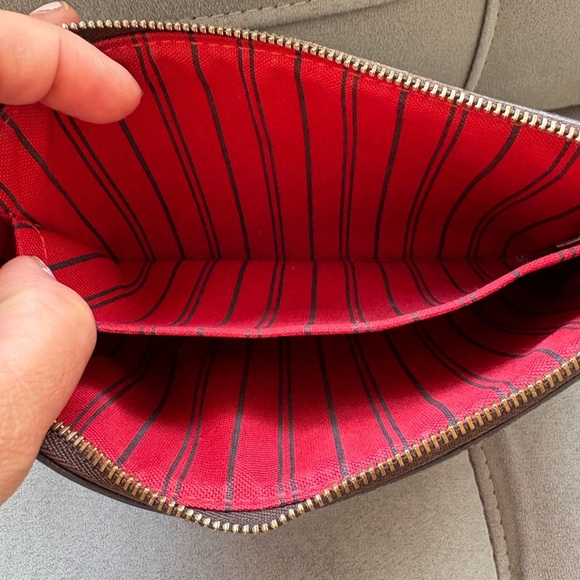 Louis Vuitton Brown Wallet with Iconic Checkered Design - Picture 8 of 12